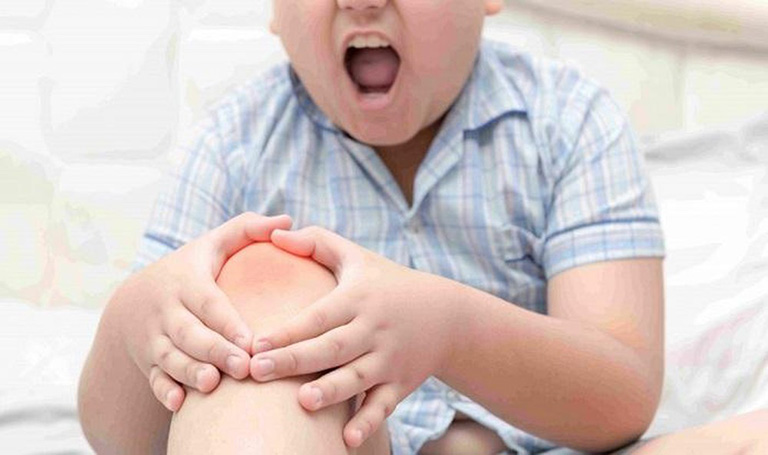 Tràn dịch khớp gối ở trẻ em và cách điều trị