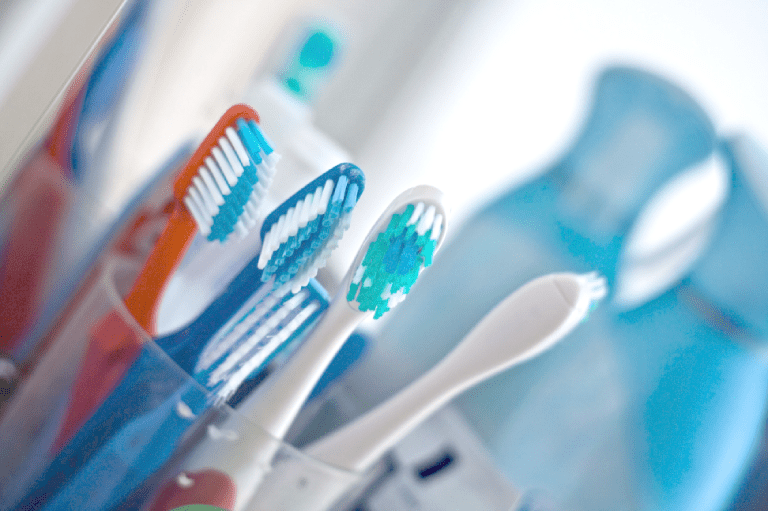 Sử dụng chung bàn chải đánh răng với người bệnh tạo điều kiện cho xoắn khuẩn giang mai lây lan