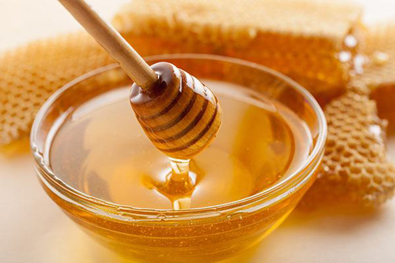 Mật ong có tác dụng điều trị táo bón cho cả người lớn và trẻ em