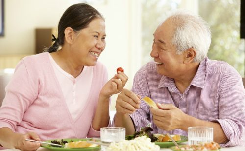 Người già bị táo bón cần có chế độ ăn uống hợp lý. Cần kiêng một số loại thực phẩm để chứng táo bón được cải thiện.