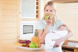 phụ nữ sau sinh nên ăn hoa quả gì