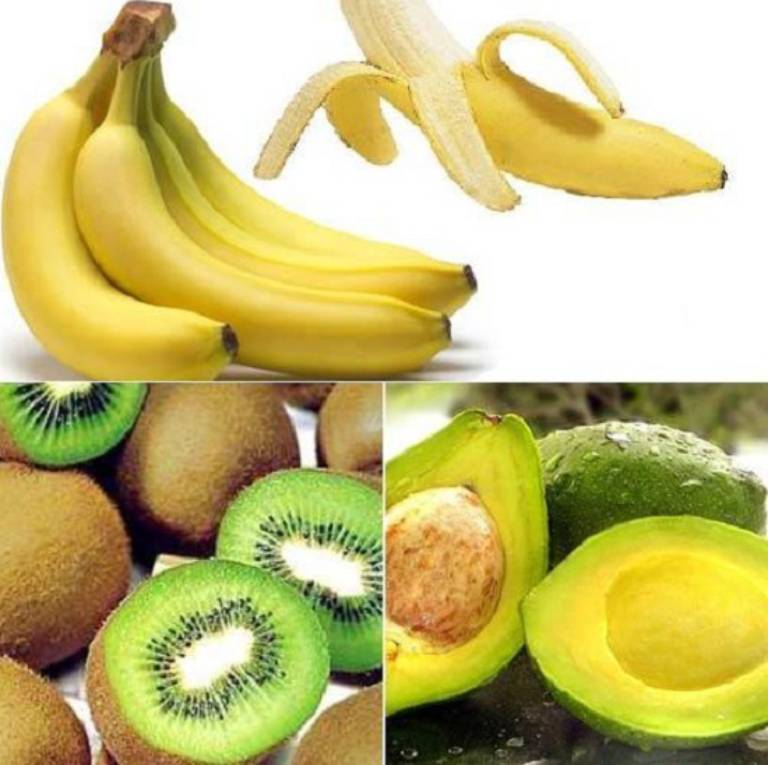 Chuối, bơ, kiwi, dȃu tȃy, đu ᵭủ... là những trái cȃy giúp bé cải thiện táo bόn