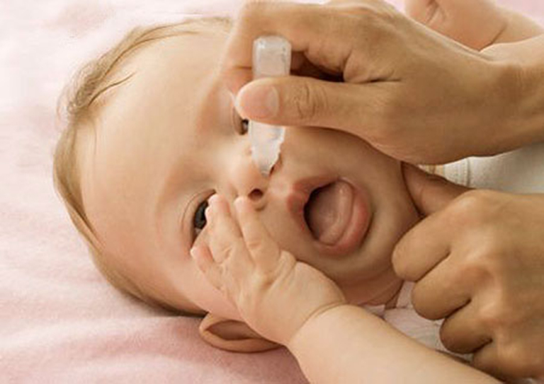 Vệ sinh mũi họng giúp trẻ