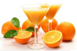Rất nhiều người thắc mắc nếu bị viêm họng thì có thể uống nước cam không?