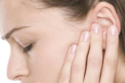 Bệnh viêm tai giữa có tự khỏi được không