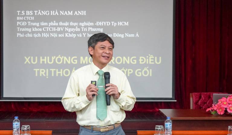 TS.BS Tăng Hà Nam Anh nói chuyện chuyên đề về sức khỏe tại Petrolimex Sài Gòn