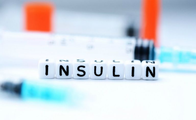 Người bệnh tiểu đường có thể điều trị kiểm soát lượng đường trong máu bằng cách tiêm Insulin.