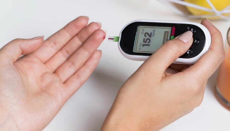 Kiểm tra đường huyết là cách để phát hiện và chẩn đoán bệnh tiểu đường.