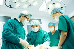 Phẫu thuật cắt trĩ chỉ thành công khi người bệnh được chăm sóc sau mổ đúng cách