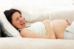 Đau bụng trên rốn khi mang thai là hiện tượng mà các mẹ bầu không nên bỏ qua