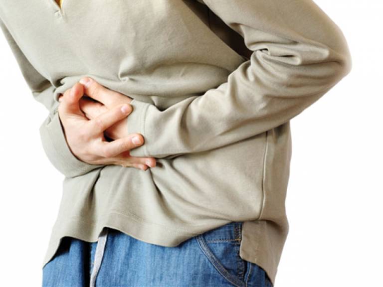 Đau quặn bụng từng cơn xung quanh rốn là dấu hiệu của nhiều bệnh lý nguy hiểm
