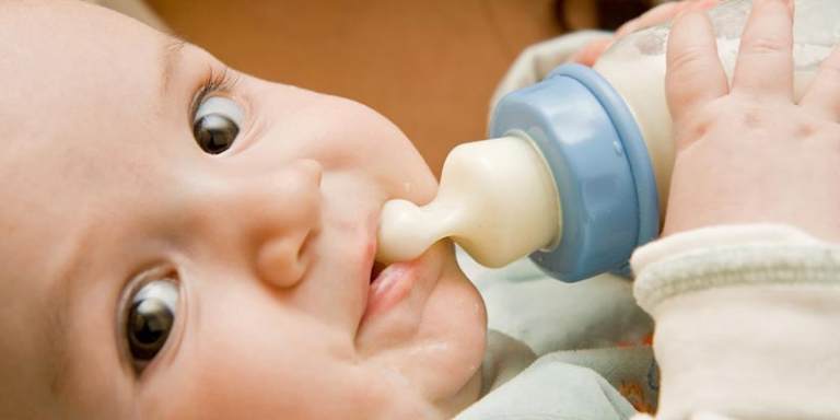 Thử thách dinh dưỡng hay test sữa là phương pháp dùng để xác định bé có dị ứng hay không 