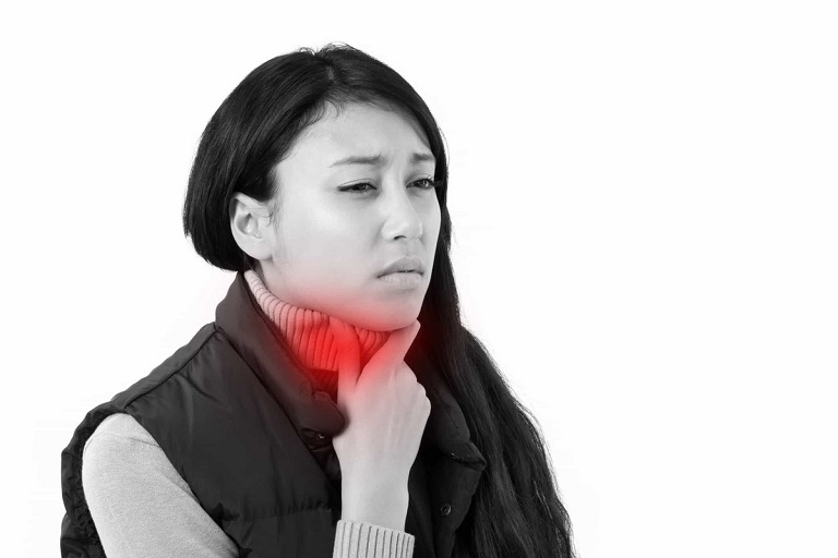 Khô họng là triệu chứng của bệnh gì?