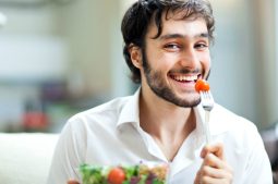 Sau cuộc yêu, nam giới cần ăn các loại thức ăn giúp phục hồi tinh trùng và phục hồi sức khỏe.