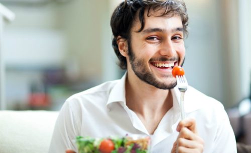 Sau cuộc yêu, nam giới cần ăn các loại thức ăn giúp phục hồi tinh trùng và phục hồi sức khỏe.