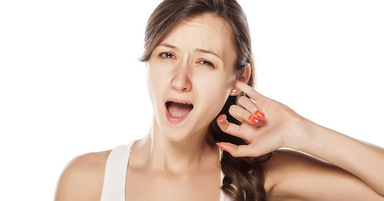 Nổi mụn nước ở vành tai – Nguyên nhân và cách điều trị