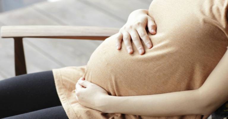 Tình trạng tiểu rắt và buốt có thể xuất hiện khi mang thai