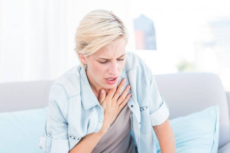 Viêm amidan gây khó thở nên làm gì?