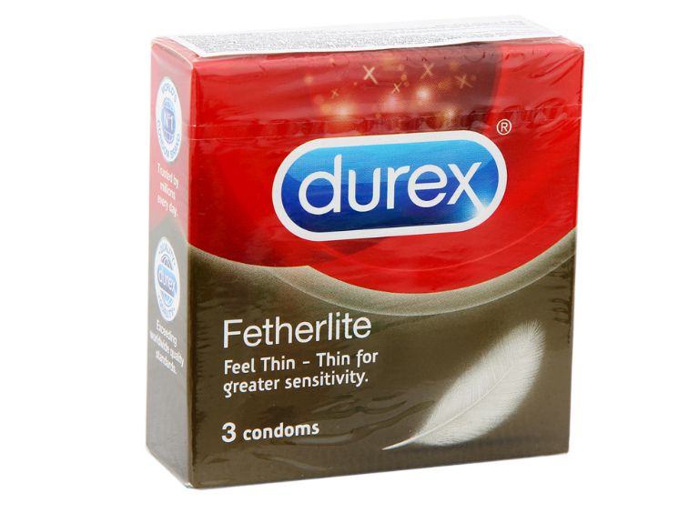 Bao cao su Durex Fetherlite là sản phẩm siêu mỏng, ôm khít dương vật, có sẵn chất bôi trơn.