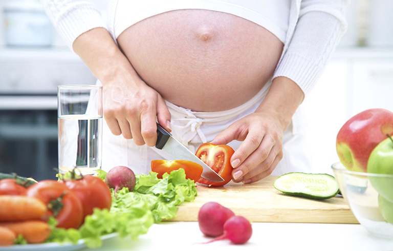 Buồn nôn khi mang thai như thế nào? Làm sao để ăn uống?