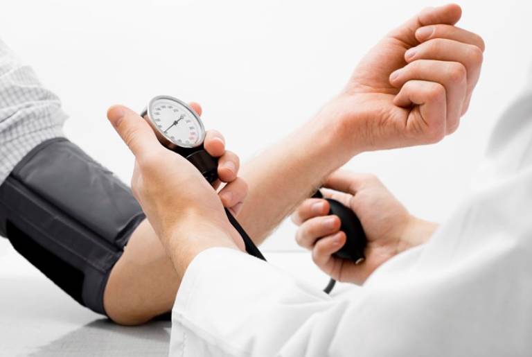 Bệnh nhân xuất huyết tiêu hóa cần được kiểm tra huyết áp tại nhà thường xuyên