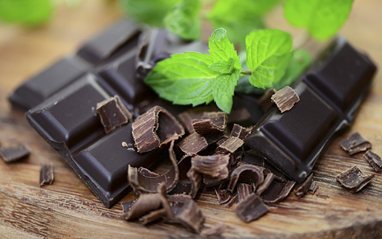 Chocolate đen có tác dụng tăng lượng máu lưu thông đến dương vật làm tăng kích thước dương vật