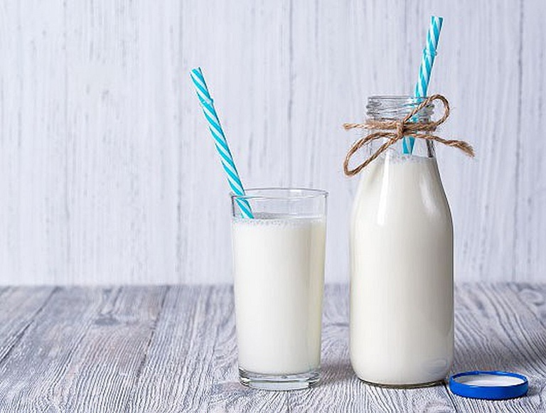 Người bị đau dạ dày có nên uống sữa? Lời khuyên từ bác sĩ