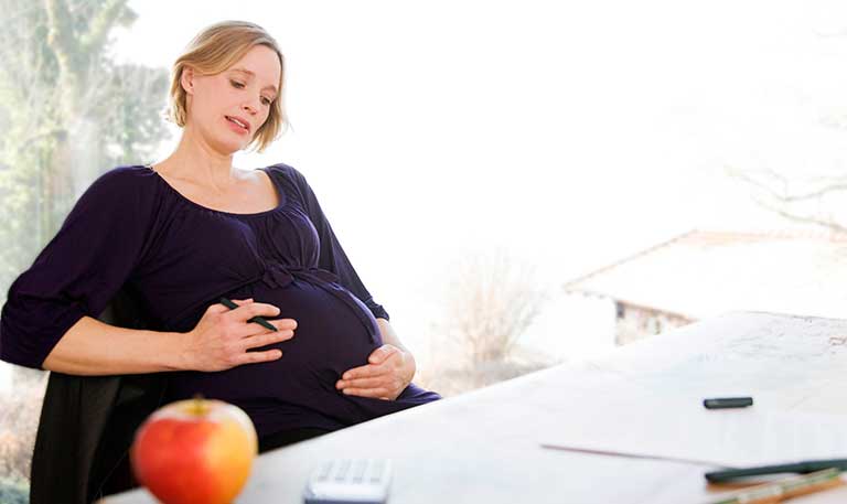 đau dạ dày khi mang thai tháng đầu