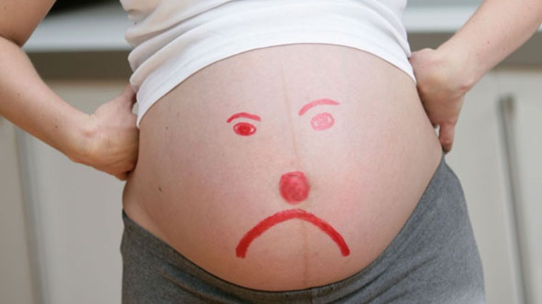 Huyết trắng ra nhiều là một trong những nguyên nhân khiến mẹ bầu dễ bị viêm nhiễm phụ khoa