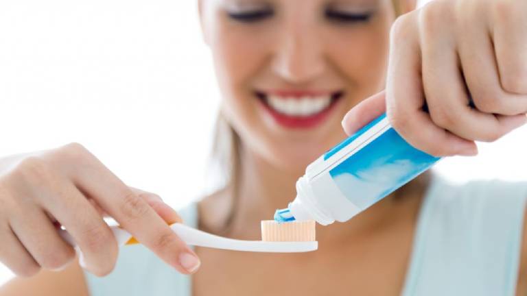 Có thể ngăn ngừa và cải thiện tình trạng lưỡi trắng hôi miệng bằng cách vệ sinh răng miệng đúng cách