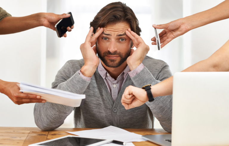 Áp lực công việc, lo âu, stress,... cũng có thể gây ra yếu sinh lý ở nam giới.