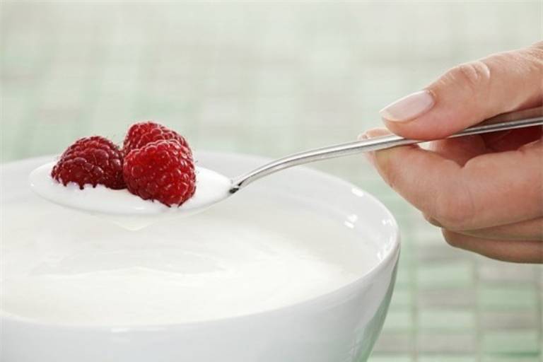Sữa chua giàu acid lactic và lợi khuẩn giúp thúc đẩy tiêu hóa, bảo vệ đường ruột