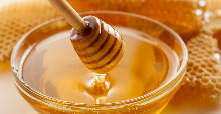 Dùng kết hợp tinh bột nghệ với mật ong để chữa đau dạ dày là một trong những phương pháp mang lại hiệu quả cao.