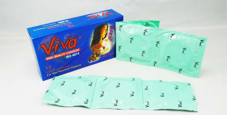 Mỗi hộp bao cao su Viva (12 cái) có giá bán 65.000 VNĐ.
