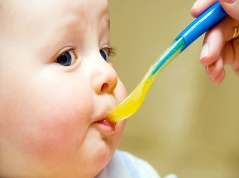 Trẻ nên dùng Siro nhuận tràng Baby từ 2-3 lần một ngày. Nên kết hợp với chế độ dinh dưỡng hợp lý để nhanh chóng đạt được kết quả như mong muốn