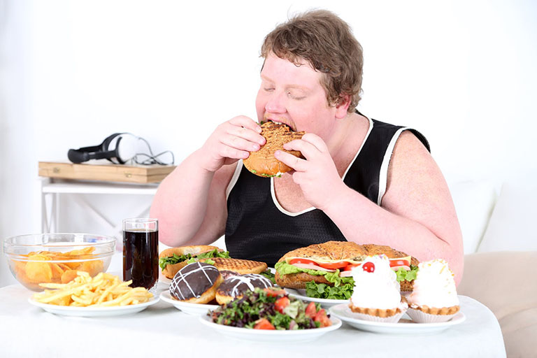 Thói quen ăn uống không hợp lý cũng là nguyên nhân gây bệnh đau dạ dày