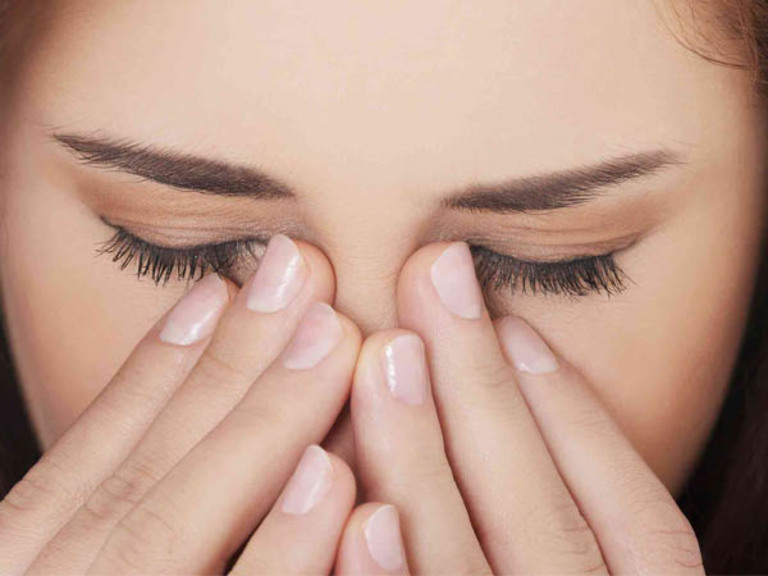 Đau hốc mắt có thể là dấu hiệu của nhiều bệnh lý nguy hiểm, bạn không nên chủ quan
