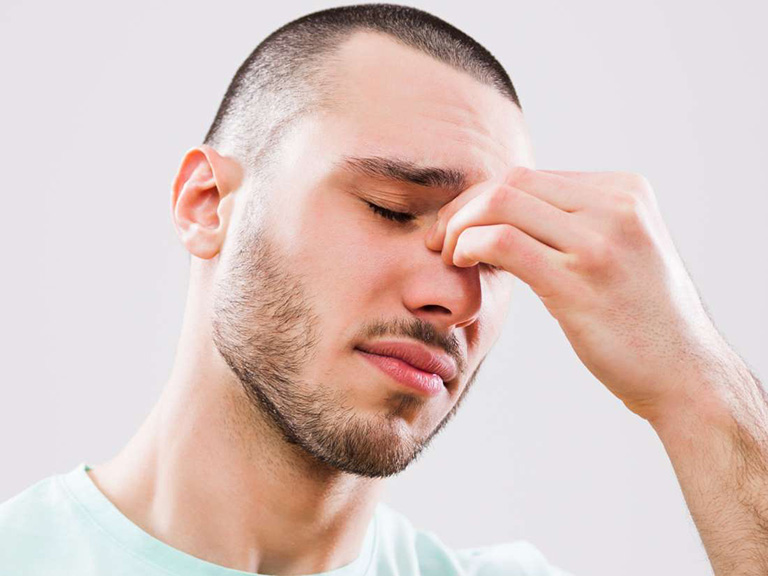 đau họng đau đầu là bệnh gì
