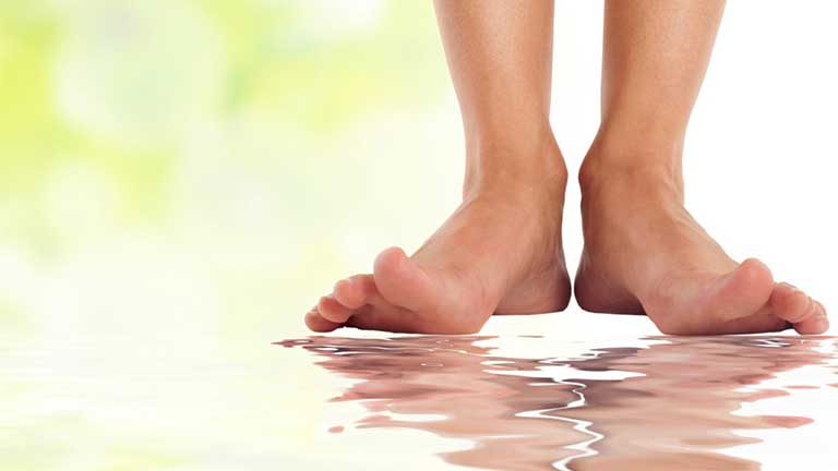 Mụn nước ở ngón chân ngứa là bệnh gì? Cách điều trị