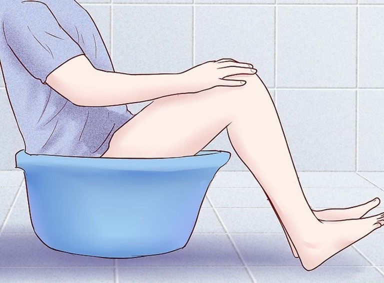 Hướng dẫn ngâm nước muối chữa bệnh trĩ – Giảm đau, sát trùng