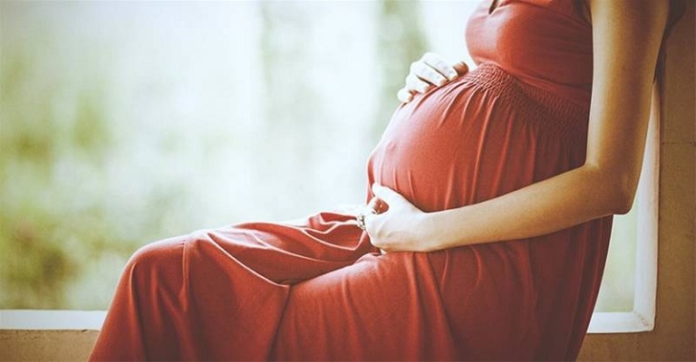 mang thai là nguyên nhân gây u nang buồng trứng