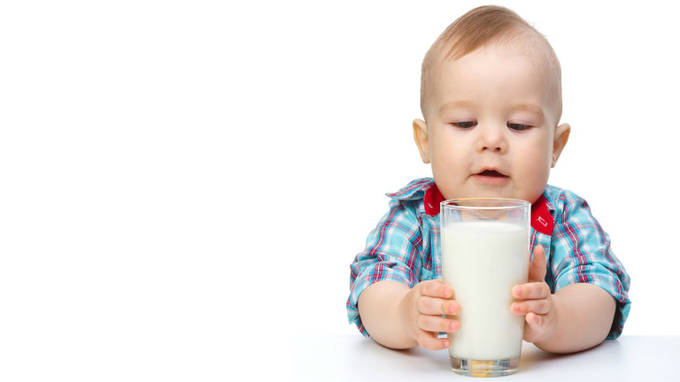 Hiệu quả của sữa cải thiện táo bón còn tùy thuộc vào cơ địa của trẻ và chế độ dinh dưỡng hàng ngày.