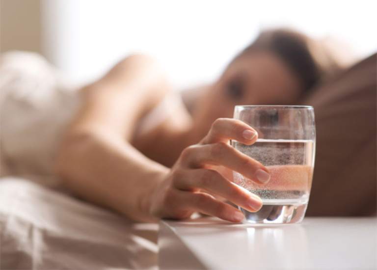 Nếu uống quá nhiều nước có thể gây ra hạ huyết áp, giảm nồng độ kali trong máu