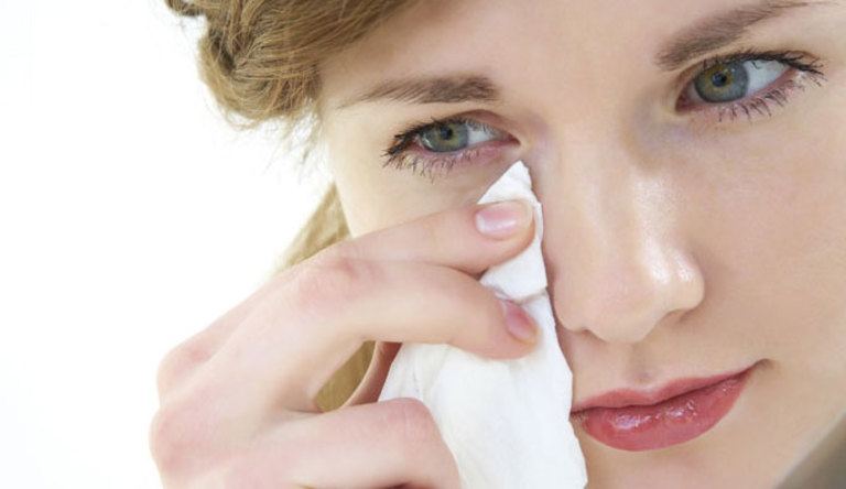 Đau nhức hốc mắt có thể là dấu hiệu bạn đang bị viêm nhiễm mắt