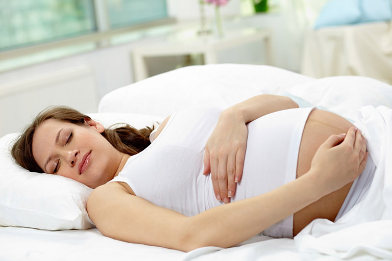 ngủ ngon là lợi ích của quan hệ tình dục khi mang thai