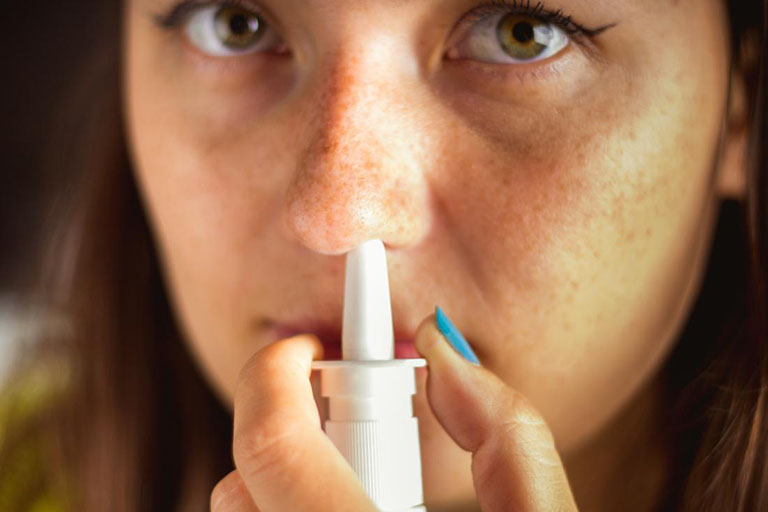 Cách sử dụng thuốc xịt mũi Agenytin
