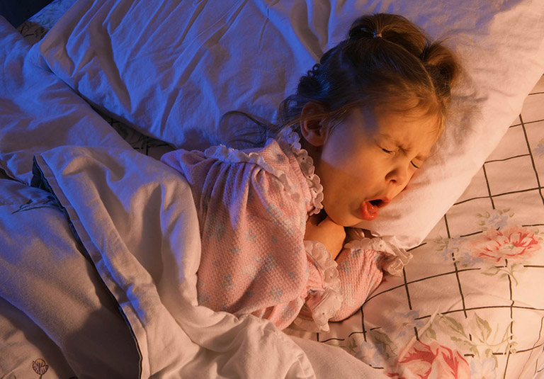 cách chữa ho cho bé khi ngủ