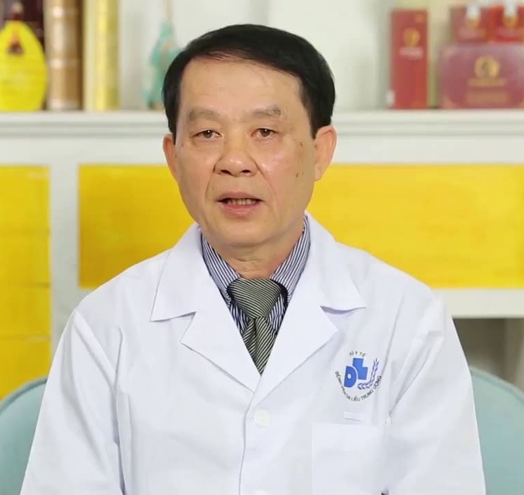 PGS. TS Nguyễn Duy Hưng chữa bệnh da liễu
