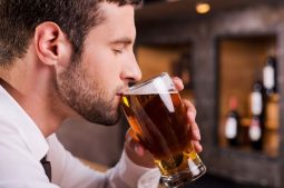 Bệnh trĩ có uống bia được không?