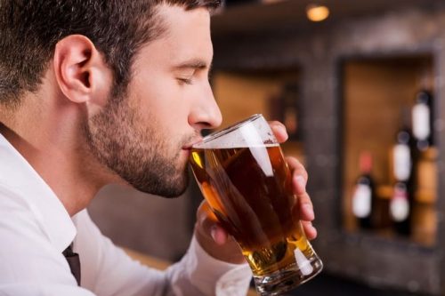 Bệnh trĩ có uống bia được không?